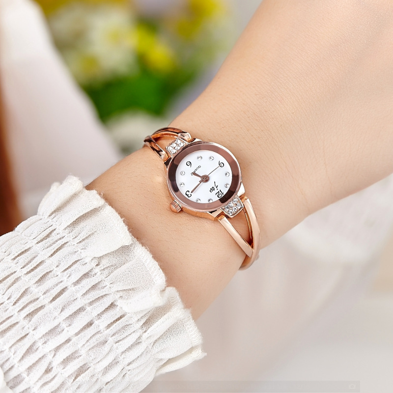 Neue Trendy Frauen Armbanduhr  – Minimalist Thin Watch Bewertung und Preis